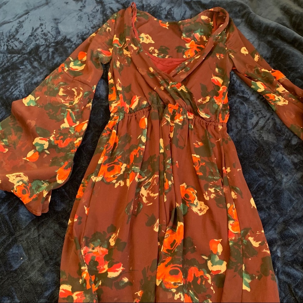 Maroon flowy floral dress flared sleeves